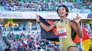 孔德数据：2次射门上演梅开二度好戏，97次传球3次抢断